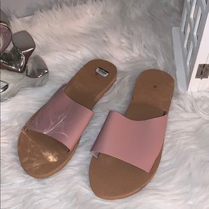 Women flat sandal